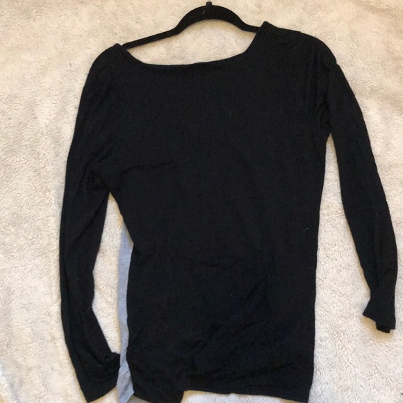 💚 2/22 💚 Venus two tone top with cutout neckline - Picture 3 of 5